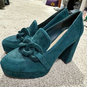Vince Camuto size 8 velvet green heels